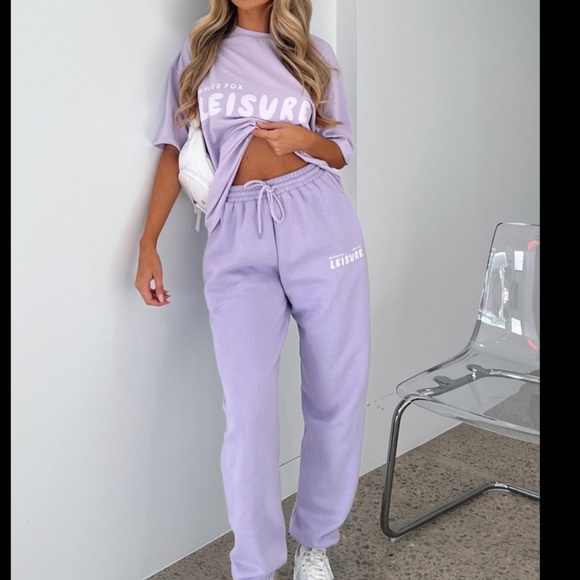 White Fox Boutique Leisure Series Tee Shirt & Sweatpants Set - Picture 5 of 15